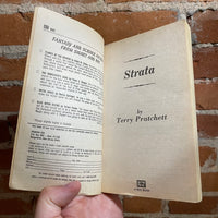 Strata - Terry Pratchett - 1983 1st Printing Penguin Books Paperback