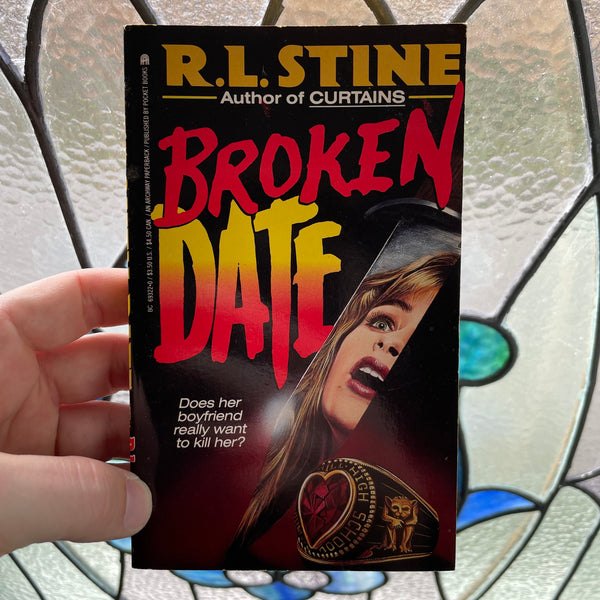 Broken Date - R.L. Stine - 1991 David Fishman Cover Archway Paperback