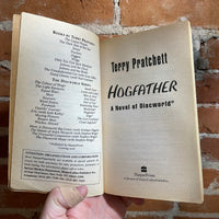 Hogfather - Terry Pratchett - 1999 Paperback
