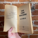 The Time Machine - H.G. Wells Berkley 1966 Paperback