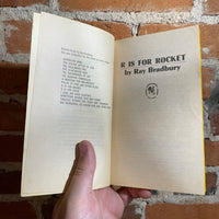 R is for Rocket - Ray Bradbury - 1976 Bantam Books Paperback - Paul Lehr Cover