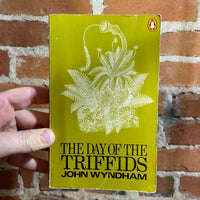 The Day of Triffids - John Wyndham - 1976 Penguin Books Paperback - Harry Willock Cover