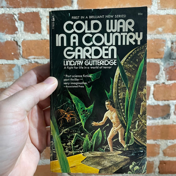 Cold War in a Country Garden - Lindsay Gutteridge - 1973 Pocket Books Paperback Edition