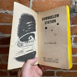 Downbelow Station - C.J. Cherryh - 1981 Daw Books Paperback David B. Mattingly Cover