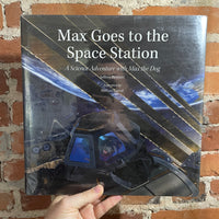 Max Goes to the Space Station 1 Jeffrey Bennett Hardback