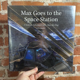 Max Goes to the Space Station 1 Jeffrey Bennett Hardback