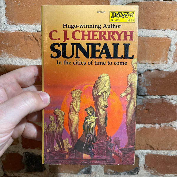 Sunfall - C.J. Cherryh - Daw Books - 1981 Michael Whelan Cover