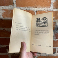 First Men in the Moon - H.G. Wells - 1964 3rd Printing Ballantine Books paperback
