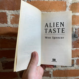 Alien Taste - Wen Spencer - 2001 Roc Paperback Edition