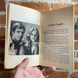 The Six Million Dollar Man and the Bionic Woman - Lee Majors & Lindsay Wagner - Joel H. Cohen - 1976 Scholastic Paperback