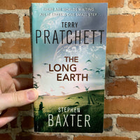Terry Pratchett & Stephen Baxter - The Long Earth Book 1 and 2 - Paperback Edition