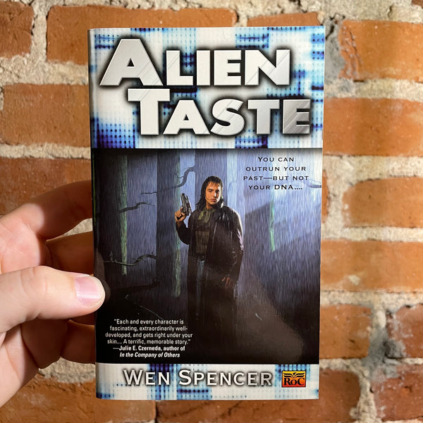 Alien Taste - Wen Spencer - 2001 Roc Paperback Edition